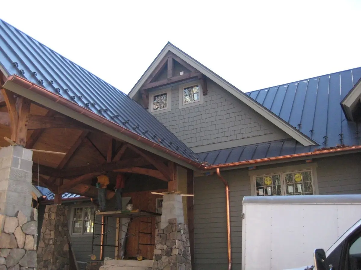 Craftsman Roofing team delivering quality roofing work in Wooded Acres